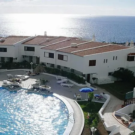 Beachfront Beautiful 3-bedroom Ferienhaus