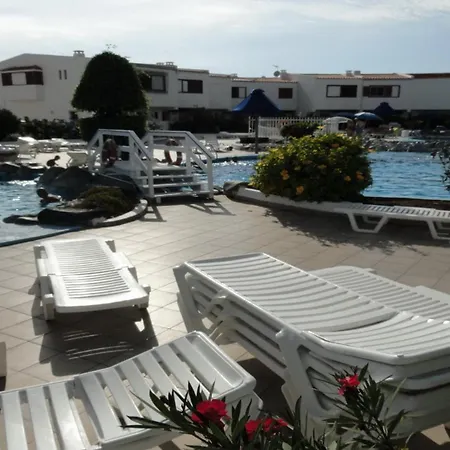 Beachfront Beautiful 3-bedroom Ferienhaus