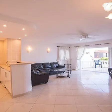 Beachfront Beautiful 3-bedroom Ferienhaus *
